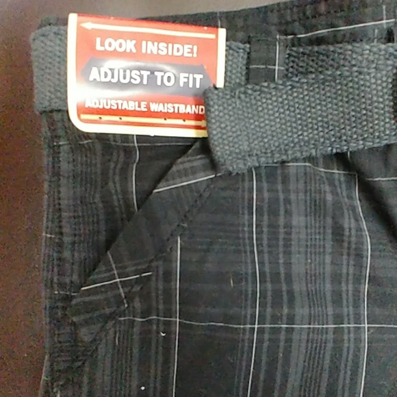 NWT Boys shorts with belt - Picture 3 of 4